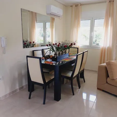 Daniela Сasa de vacaciones Loutráki